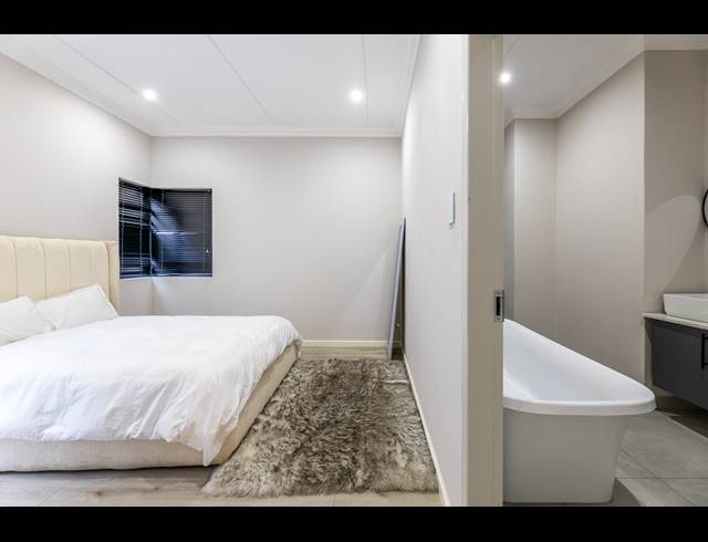 2 BEDROOM APARTMENT FOR SALE IN BRYANSTON